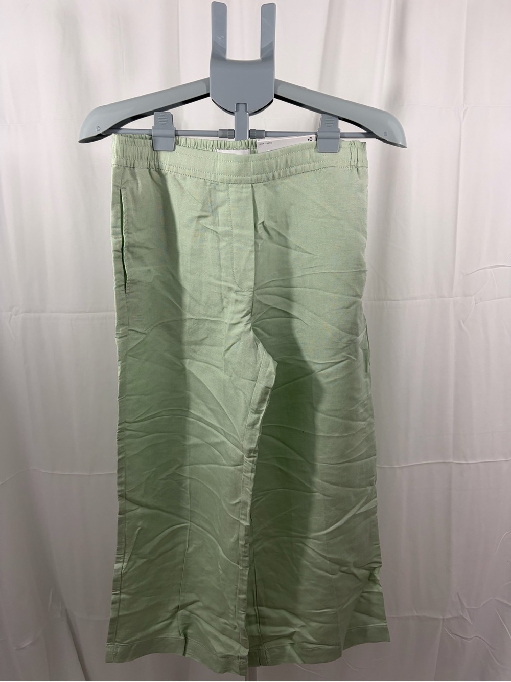NWT Liz Claiborne Women’s Size M Light Green Casual Pull On Crop Pants